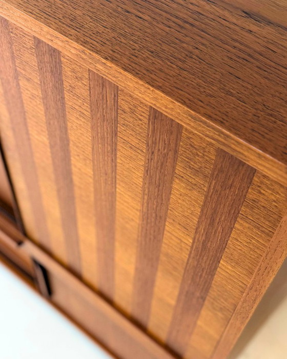 Image 1 of Deense vintage teakhouten dressoir uit de jaren 60 — Professioneel gerestaureerd