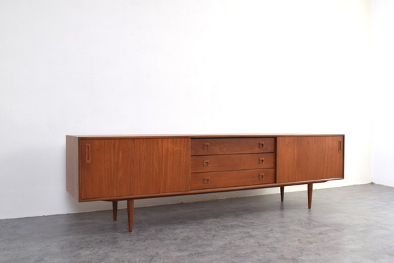 Image 1 of Dänisches Teak-Sideboard aus der Mitte des 20. Jahrhunderts, 1960er Jahre.