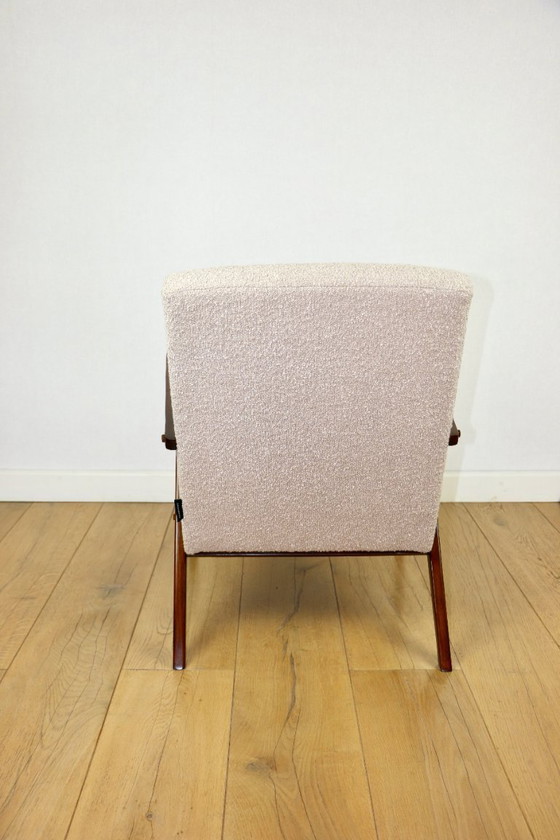 Image 1 of Poltrona vintage B-310 VAR in bouclé beige e legno scuro strutturale, anni '70 - 2 pezzi disponibili
