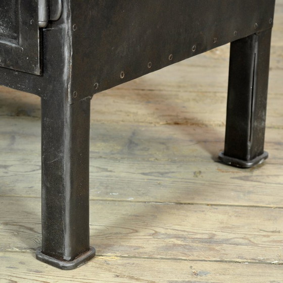 Image 1 of Mobiletto medico in ferro lucidato, anni '20