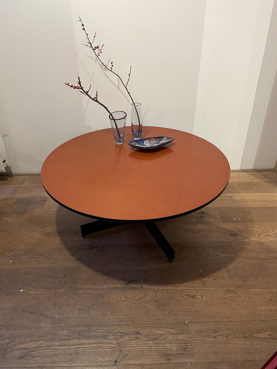 Image 1 of Runder Couchtisch mit Metallbeinen und Sperrholzplatte