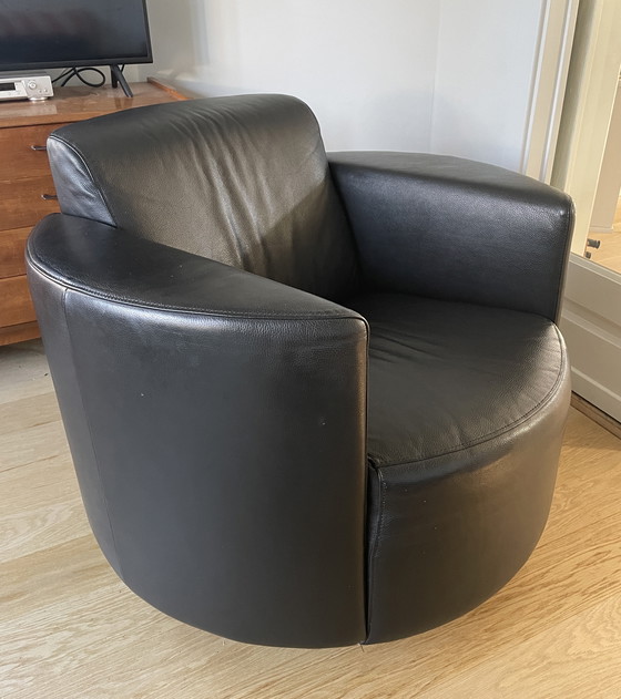 Image 1 of Poltrona girevole di design Montel Once Plus nera