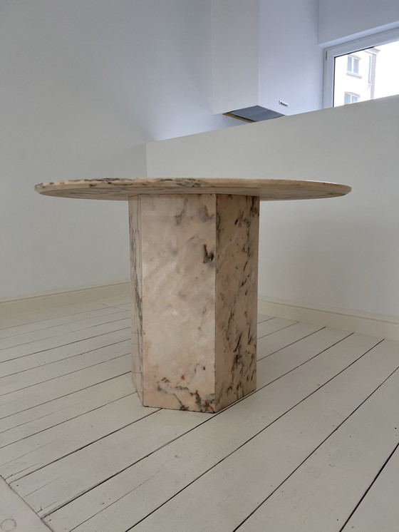 Image 1 of Table ronde en marbre Rose Aurore