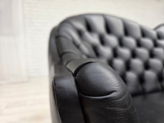 Skandinavisches Sofa aus den 1960er Jahren, bezogen mit schwarzem Möbelleder. – 2 Sitzer Sofas, Wood (photo 5 of 18)