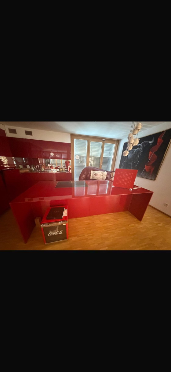 High End Designer Küche unbenutztes Sammlerstück, Gaggenau, Aufbewahrungsschrank, Holz, Glas, Rot (Foto 3 von 15)