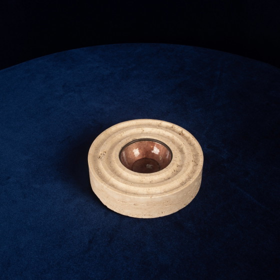 Italiaanse ronde asbak van travertin en koperkleurig metaal, 1970 – Tafelaccessoires, Italian Design (photo 7 of 18)
