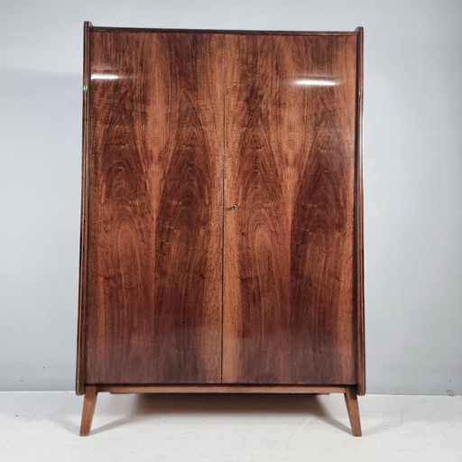 Armoire vintage en noyer de Tatra Nabytok, années 1970