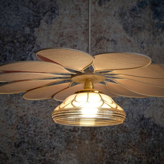 Image 1 of Lampada a sospensione in rattan e lino rosa cipria con fiori – Illuminazione artigianale