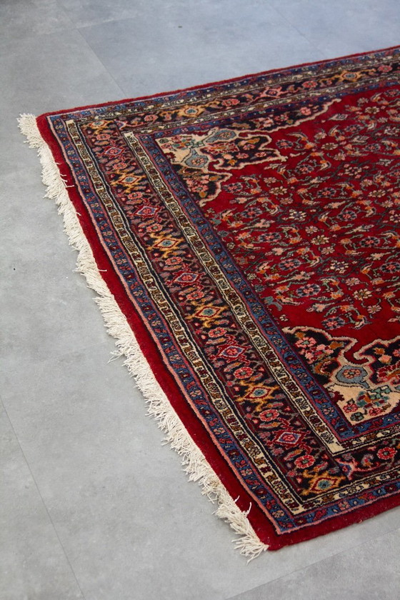 Image 1 of Tapis persan rouge vintage à motifs