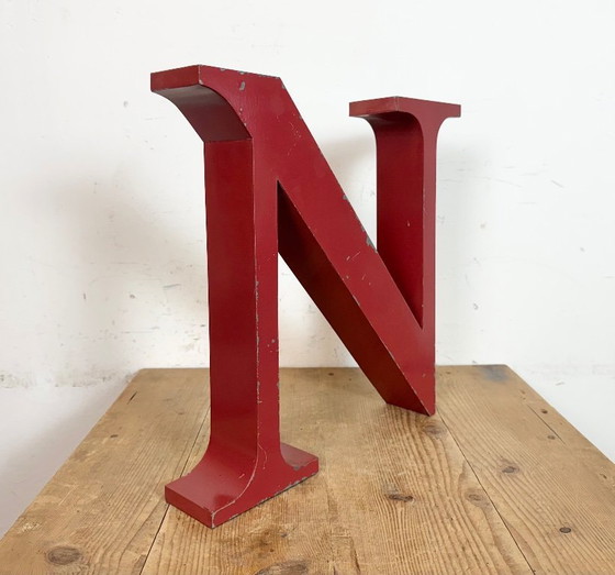 Image 1 of Lettera N in ferro rosso vintage, anni '70