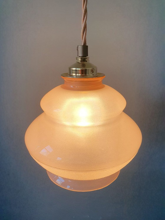 Image 1 of Lampada a sospensione vintage rosa - vetro opalino con bordo decorativo satinato