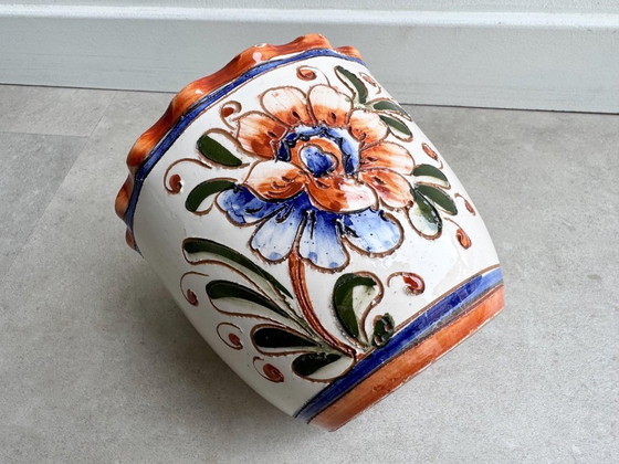 1x Vintage Italiaans Keramiek Bloempot Met Een Bloemendecor – Plantenbak, Ceramic (photo 3 of 8)