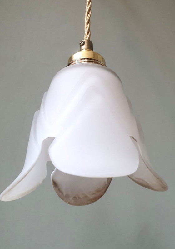 Image 1 of White glass Art Deco lampshade. White frosted glass with a beautiful floral design.