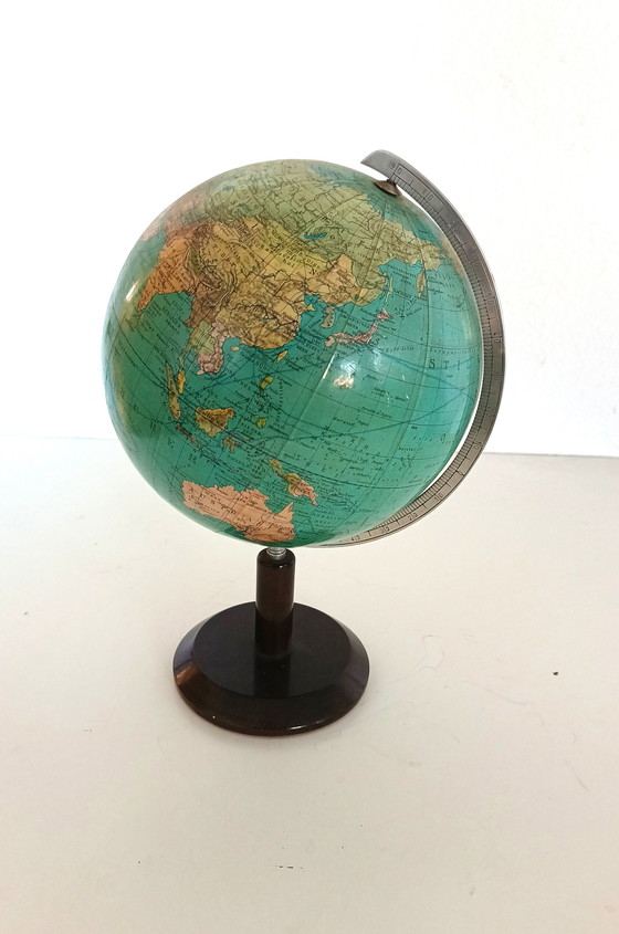Image 1 of Globe terrestre sur socle en bois années 50