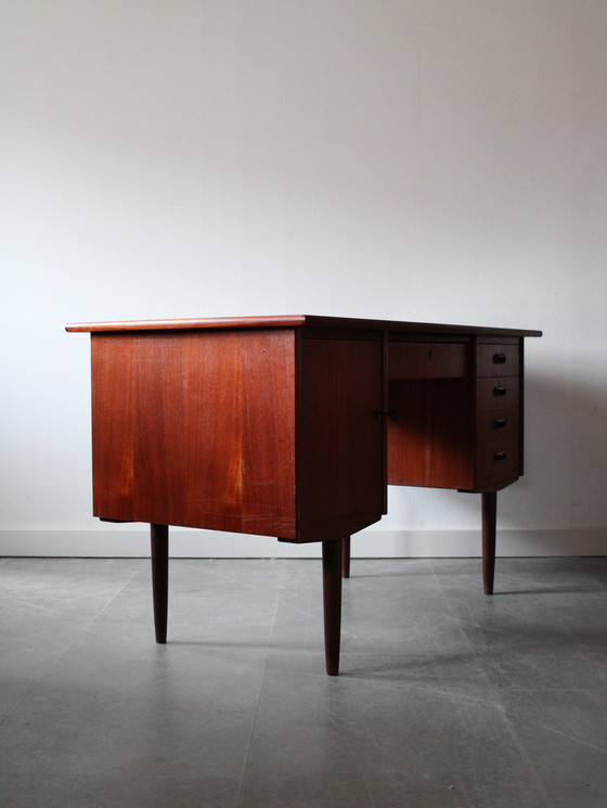 Image 1 of Scrivania danese vintage in teak