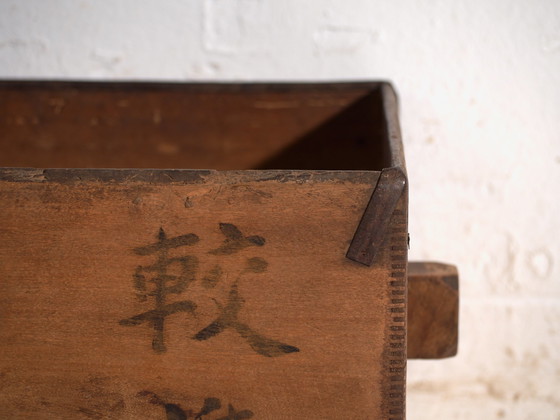 Antica misura per grano Dou in legno di olmo, Cina, circa 1900, Oggetti decorativi, Ferro, Nero, Rustic (foto 7 di 10)