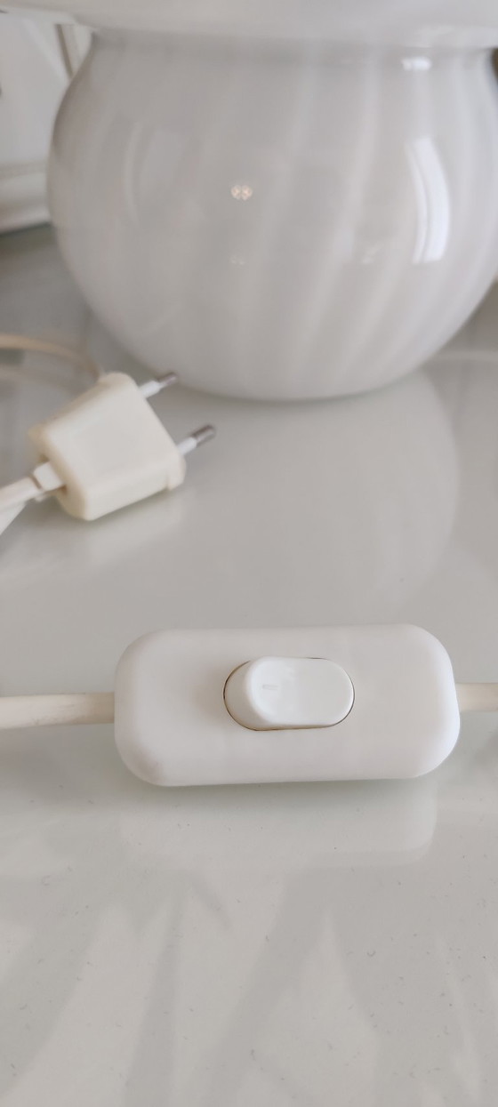 Image 1 of Paire de lampes champignon en verre tourbillonnant de style Murano – Blanc – État neuf