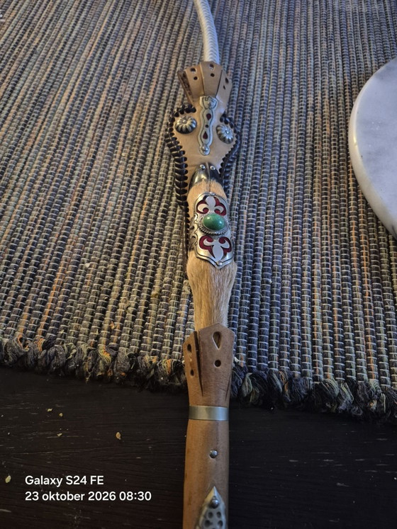 Frusta da equitazione Kazakistan Zampa di cervo, Decorazioni murali, Pelle, Metallo, Beige (foto 2 di 10)