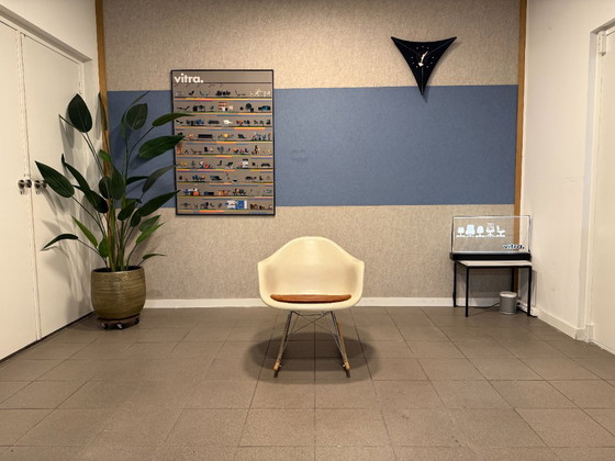 Vitra | Eames | RAR | Cognac + fibra di vetro pergamena | 2 pezzi – Sedie a dondolo, Pelle, Legno (photo 2 of 12)
