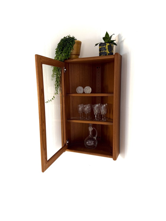 Image 1 of Vetrina vintage sospesa (ad angolo), Dyrlund '70