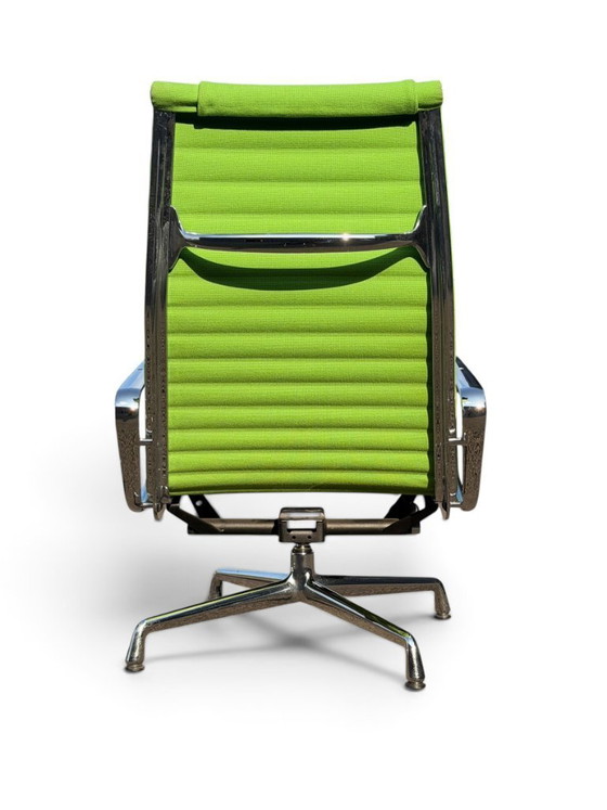 Auténtica butaca EA 124 y otomana EA 125 de Charles & Ray Eames (Vitra) - Verde – Sillones reclinables (photo 6 of 20)