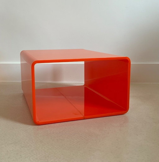 Table basse en plexiglas opale orange, France années 70
