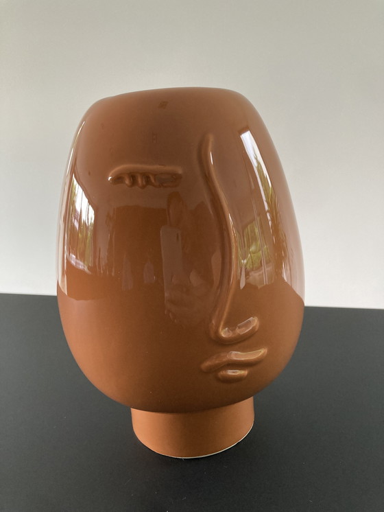 Image 1 of Moderne bruine vaas met gezicht 