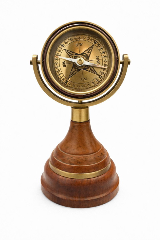 Image 1 of Kuriositätenkabinett-Set: Seltene Nestlé-Postkarte aus den 1920er Jahren & Kardankompass aus den 1960er Jahren