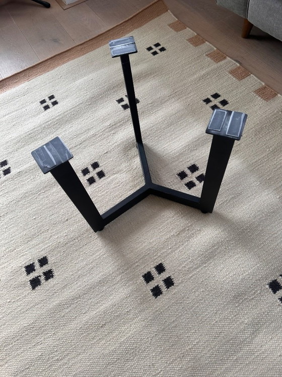 Image 1 of Couchtisch aus Marmor mit schwarzem Stahlgestell, 60 cm