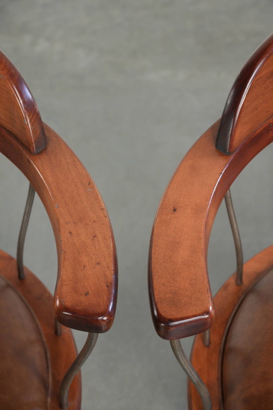 Image 1 of 2x draaibare Schuitema stoel/bijzetstoel/bureaustoel uit de Shaker serie met een cognac kleurige rundleren zitting