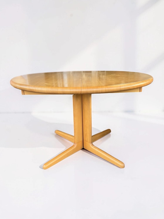 Image 1 of Extendable round Danish dining table