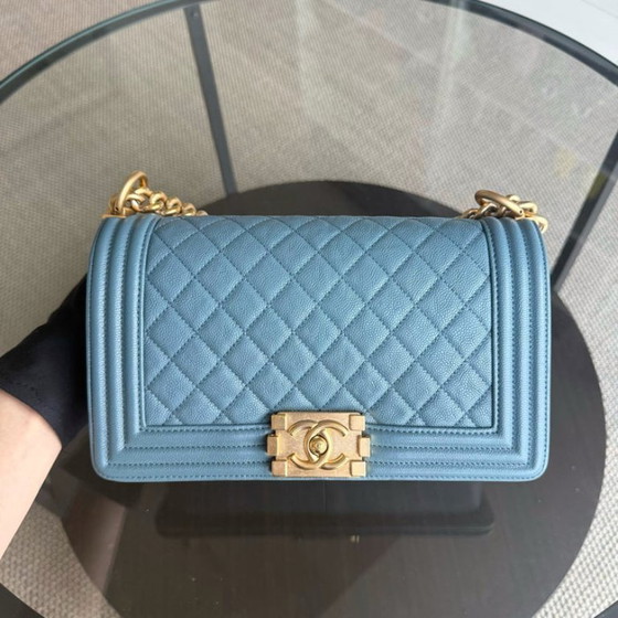 Image 1 of Chanel Boy Medium - Caviar 25CM Gewatteerd Blauw Goudkleurige Hardware 25