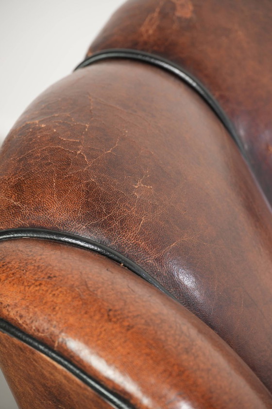 2 fauteuils en peau de mouton au design unique, avec passepoil noir et couleurs profondes. – Leather (photo 19 of 20)