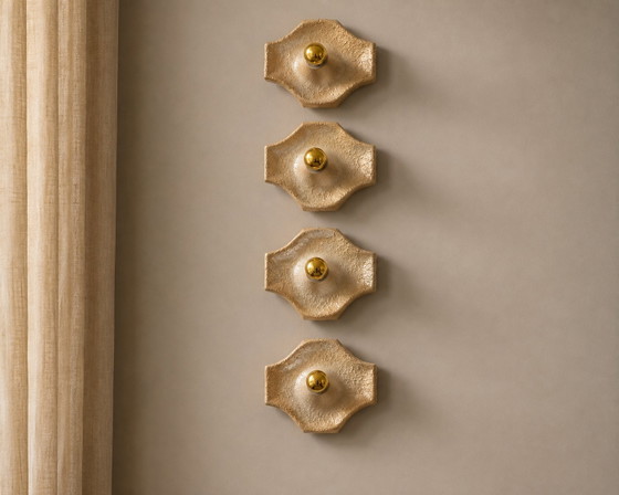 Exceptional 1970s Vintage Sculptural Wall Light With A Highly Distinctive Organic Relief Design. – Ceramic (photo 2 of 10)
