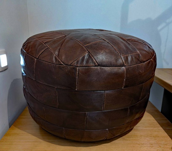 Image 1 of Pouf vintage anni '70 in pelle patchwork (De Sede Svizzera)