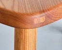 Pierre Chapo T23 – Table d’appoint 3 pieds en orme massif – 2023