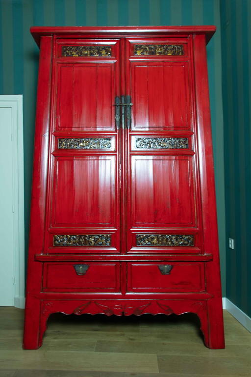 Grande mobile rosso dell&#39;ambasciata cinese &gt; 100 anni