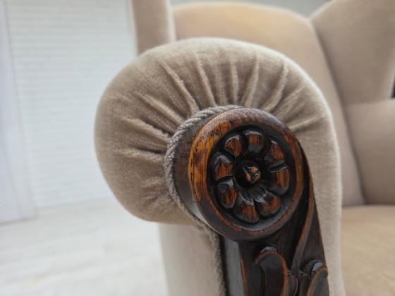 Image 1 of Fauteuil à oreilles danois des années 1960, revêtement en velours, bois de chêne sculpté.