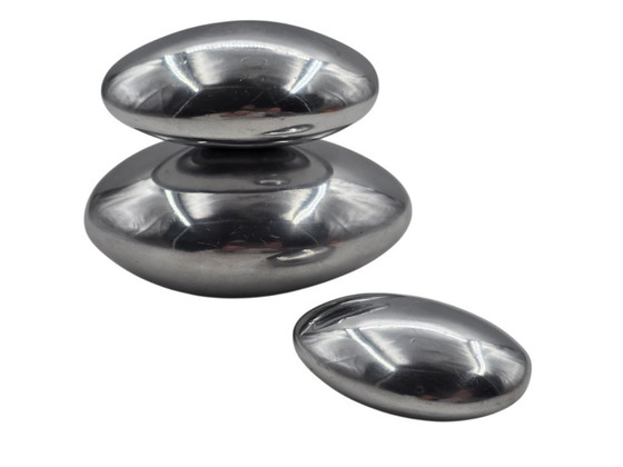 Image 1 of Set di 3 ciottoli decorativi in ​​alluminio massiccio