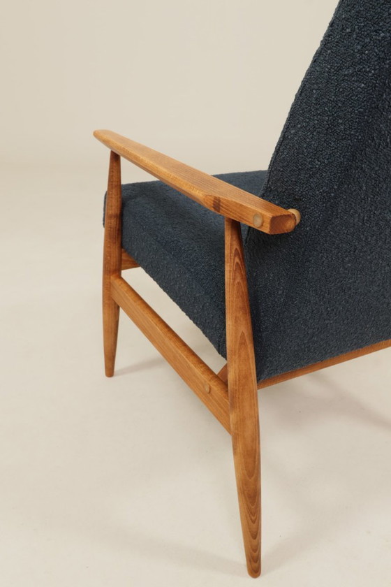 Image 1 of Fauteuil scandinave bleu marine à structure en bois bouclé, design H.Lis
