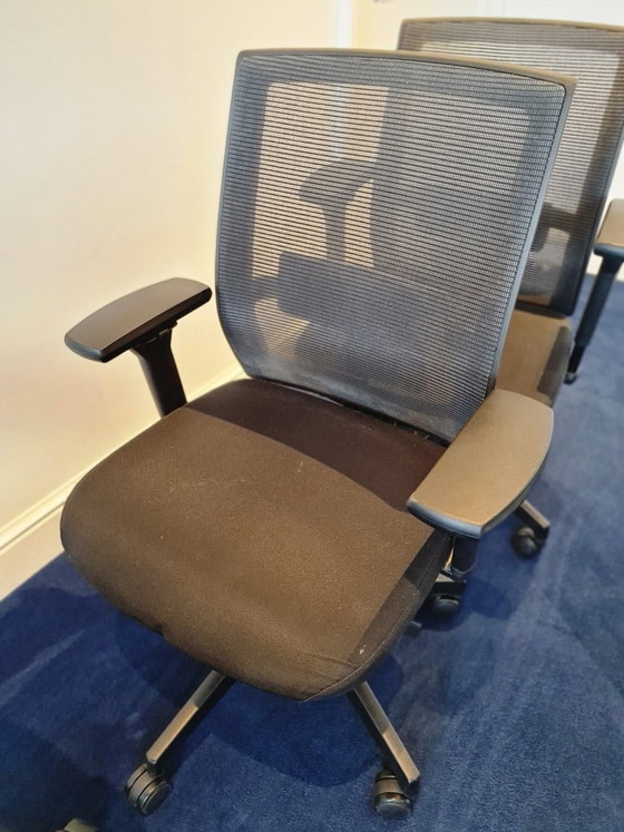 Image 1 of Design-Büromöbelset: Schreibtische (4+2), Stühle (4+2+Lounge), Sofa+Teppich. Teilweise reduziert!