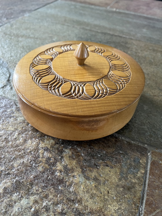 Scatola decorativa rotonda vintage degli anni '70 – Oggetti decorativi, Wood (photo 3 of 6)