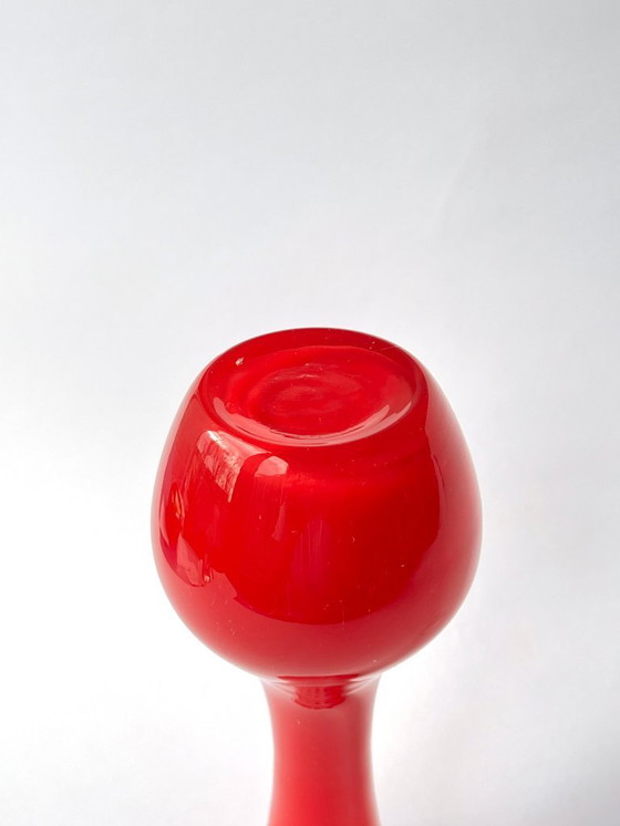 Image 1 of Jarrón rojo con volantes de estilo moderno de mediados de siglo
