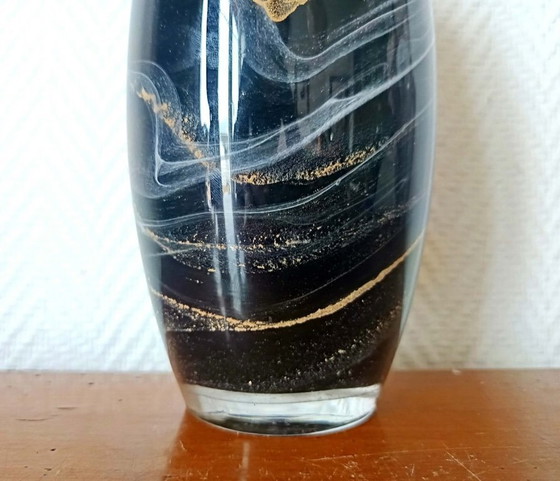 Image 1 of Schwarze und goldene Vase aus Muranoglas