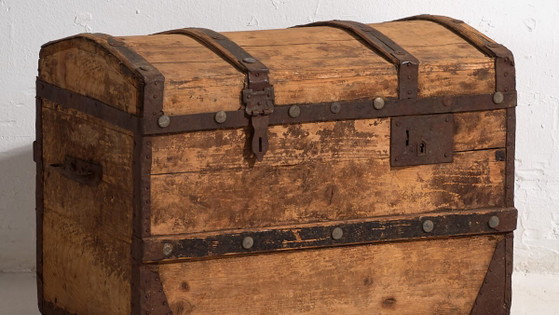 Baúl de viaje antiguo de madera de pino – Europa Central, circa 1900 – Armarios de almacenamiento, Iron (photo 3 of 28)