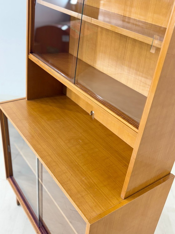 Image 1 of Vitrinekast uit het midden van de vorige eeuw, woonkamerkast, vintage dressoir