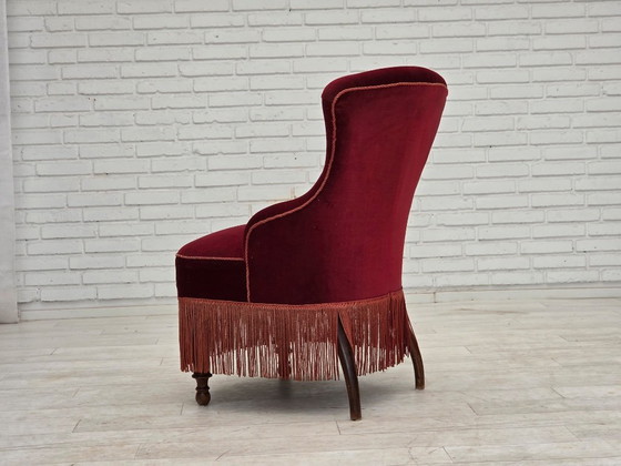 Image 1 of Sillón de cóctel danés de la década de 1950, tapizado en terciopelo rojo cereza.