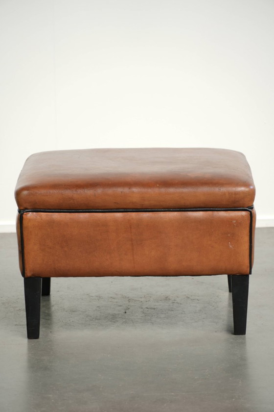 Versatile sheepskin leather footstool/pouf in a warm cognac color – Footstools & poufs, Klassiek (photo 4 of 10)