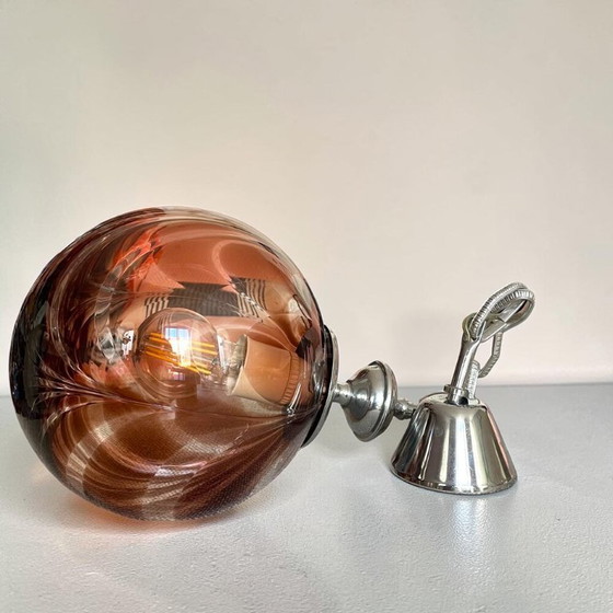Image 1 of Portugese Art Deco revival hanglamp met bruine, handgeblazen glazen bol in spiraalvorm van Marinha Grande, jaren 60.