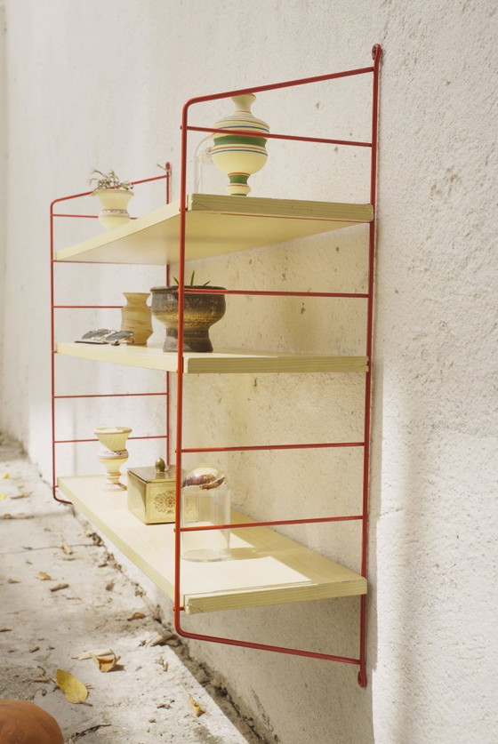 Estantería de pared estilo Tomado String, alambre de metal rojo, chapa de roble, estilo escalera de (photo 21 of 23)